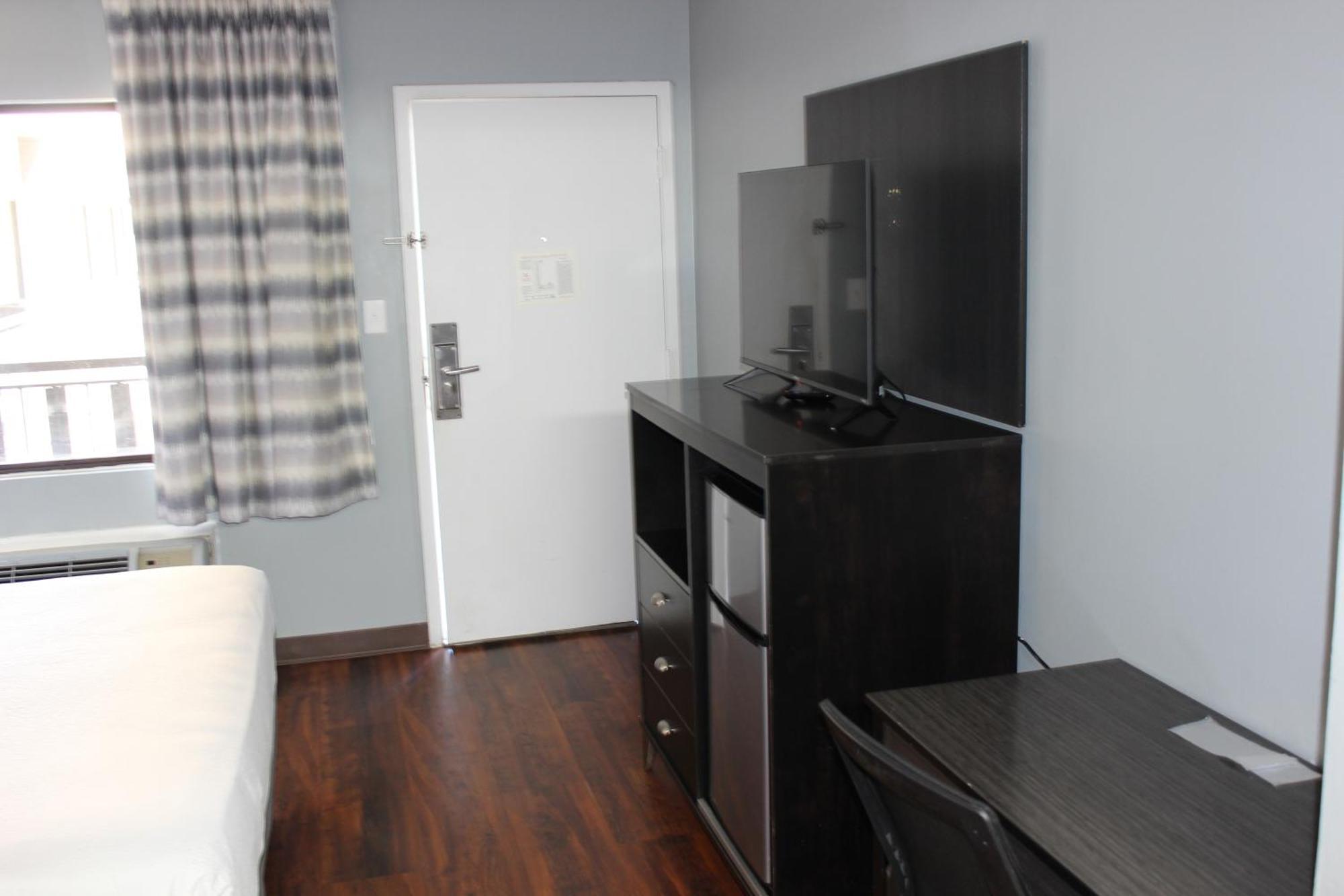 Riverfront Hotel 3*